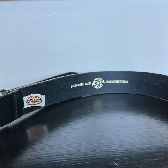 Fossil Black Genuine Leather Belt, Silver Buckle, Classic Timeless Style - Picture 4 of 5